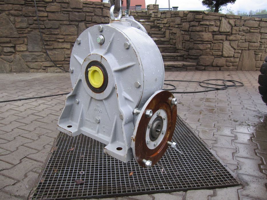 Przekładnia ślimakowa kątowa motoreduktor vf150
