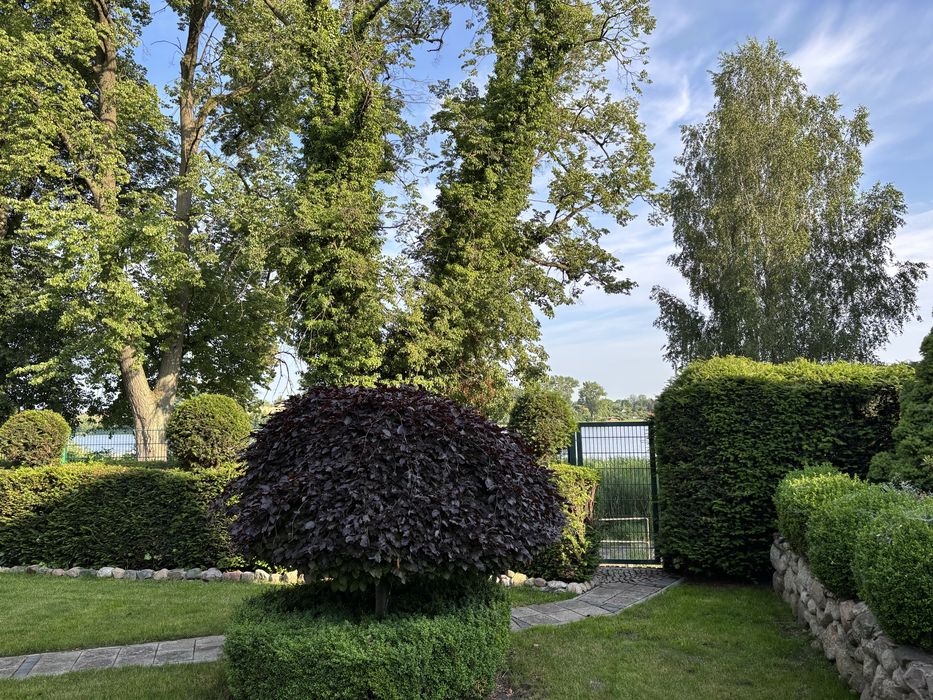 Dom jednorodzinny nad jeziorem z przepięknym ogrodem