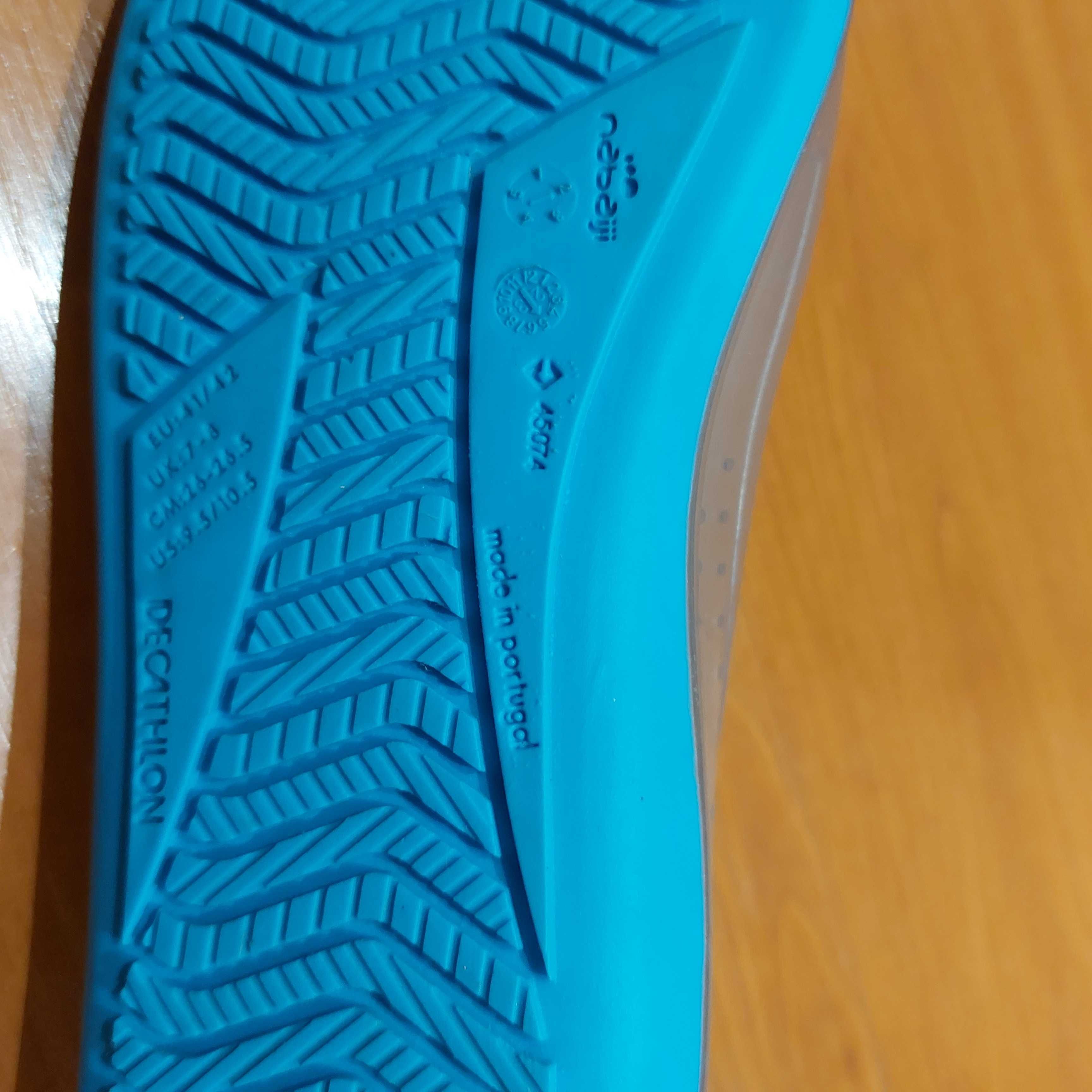 Sapatos de piscina da Decatlon,