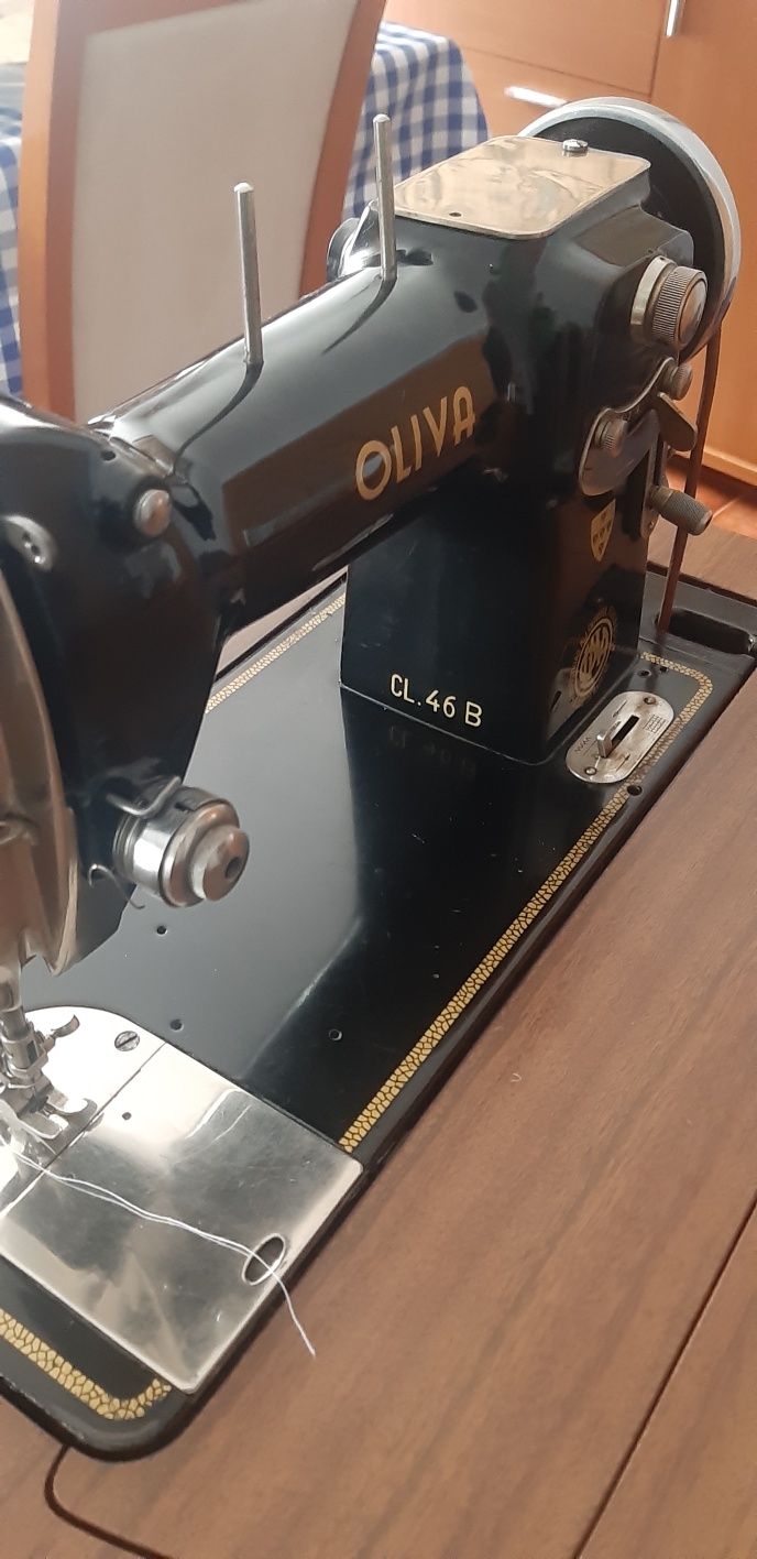 Vendo máquina de costura oliva