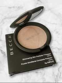 Becca - Shimmering Skin Perfector Pressed - Rozświetlacz  Kolor OPAL