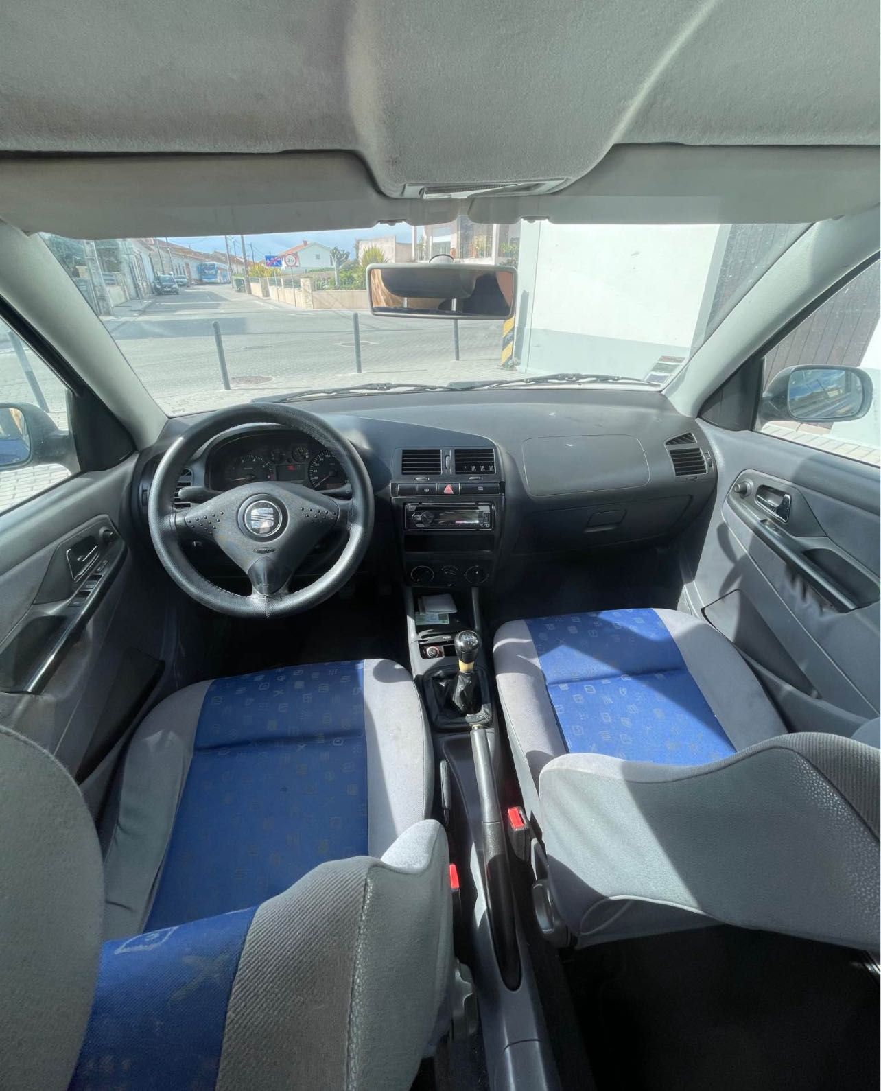 Carro IBIZA 4 portas