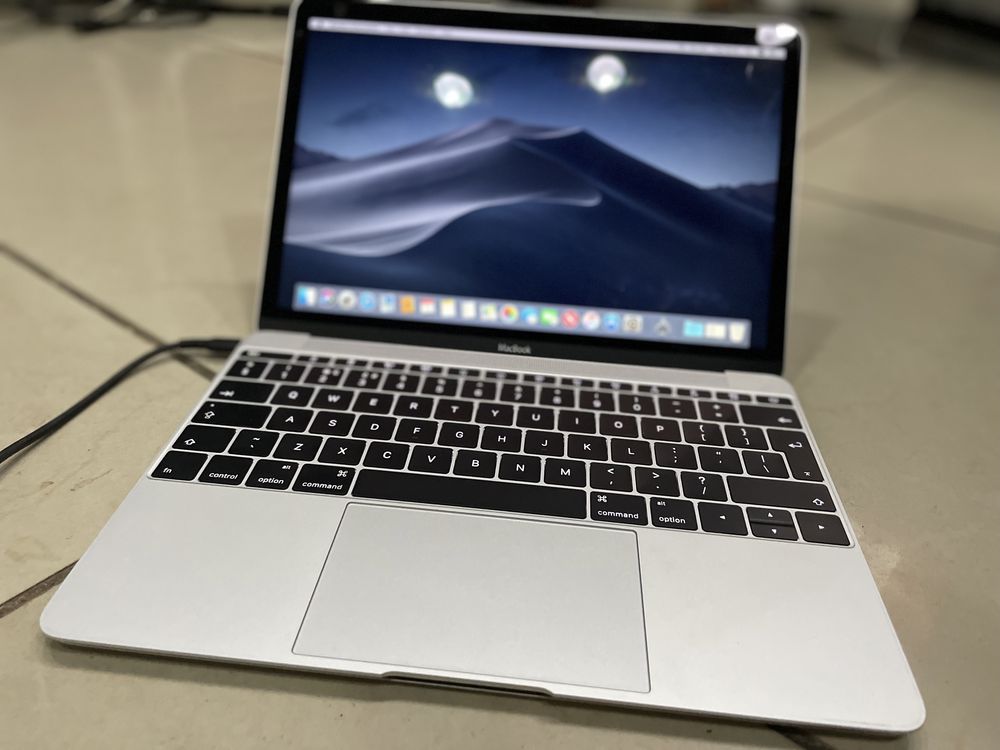 Macbook 12" retina M3 ,8GB 256GB a1534 Silver