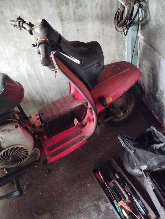 Мотороллер муравей 2м 02 пробег 1500км.