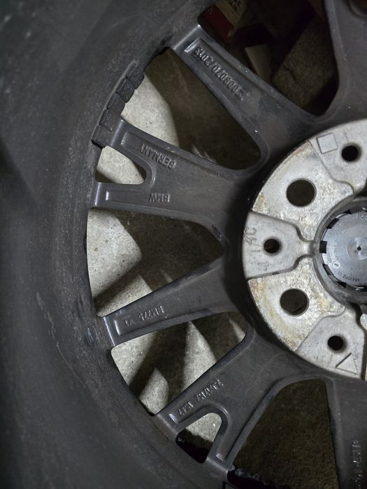 Felgi r17 z oponami Pirelli