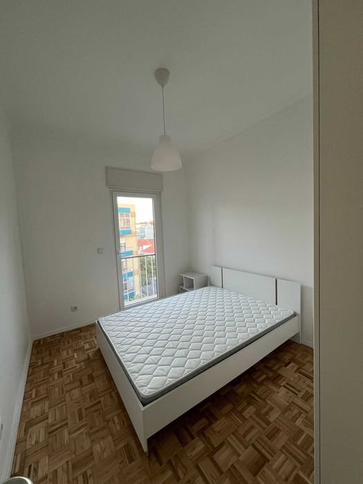 Arrenda-se apartamento T4 Laranjeiro