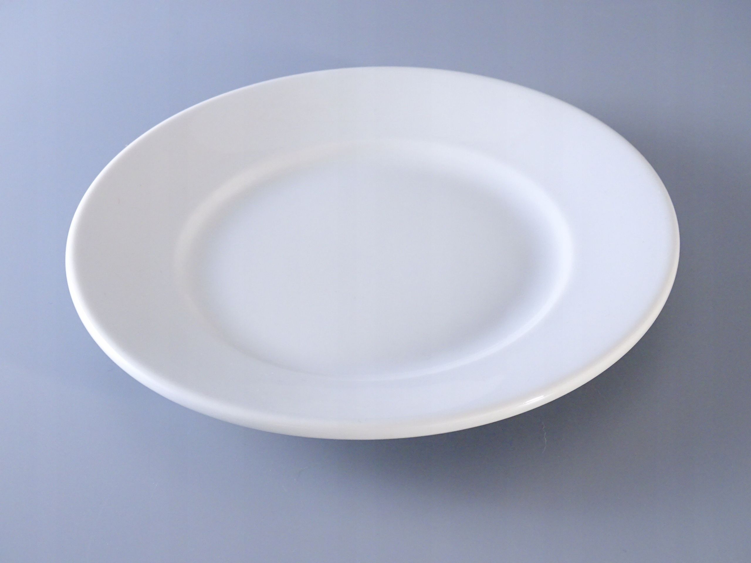 biały porcelanowy talerzyk gastronomiczny 1931-45r