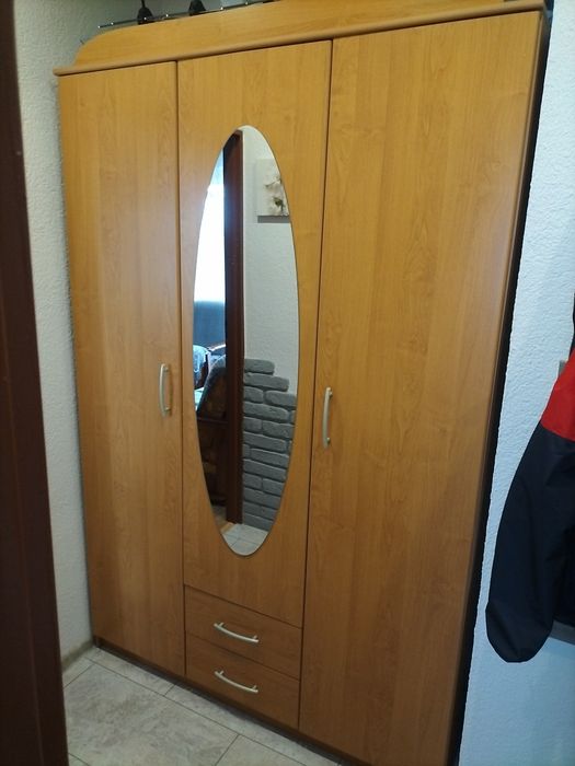 Rezerwacja do 30 pażdziernika Szafa do przedpokoju z lustrem