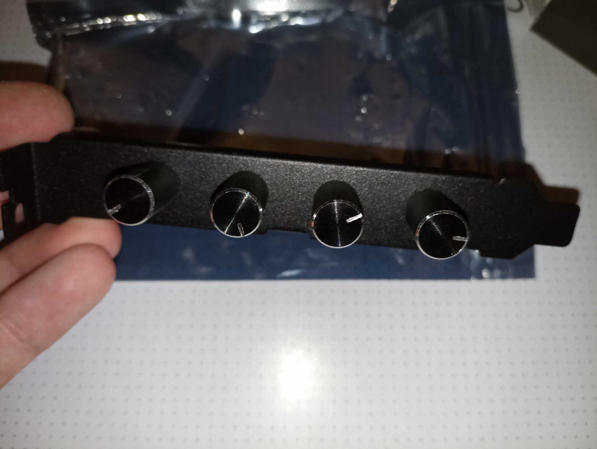 Реобас на 8 кулерів регулювання обертів кулера 4 pin PWM SATA Fan Hub