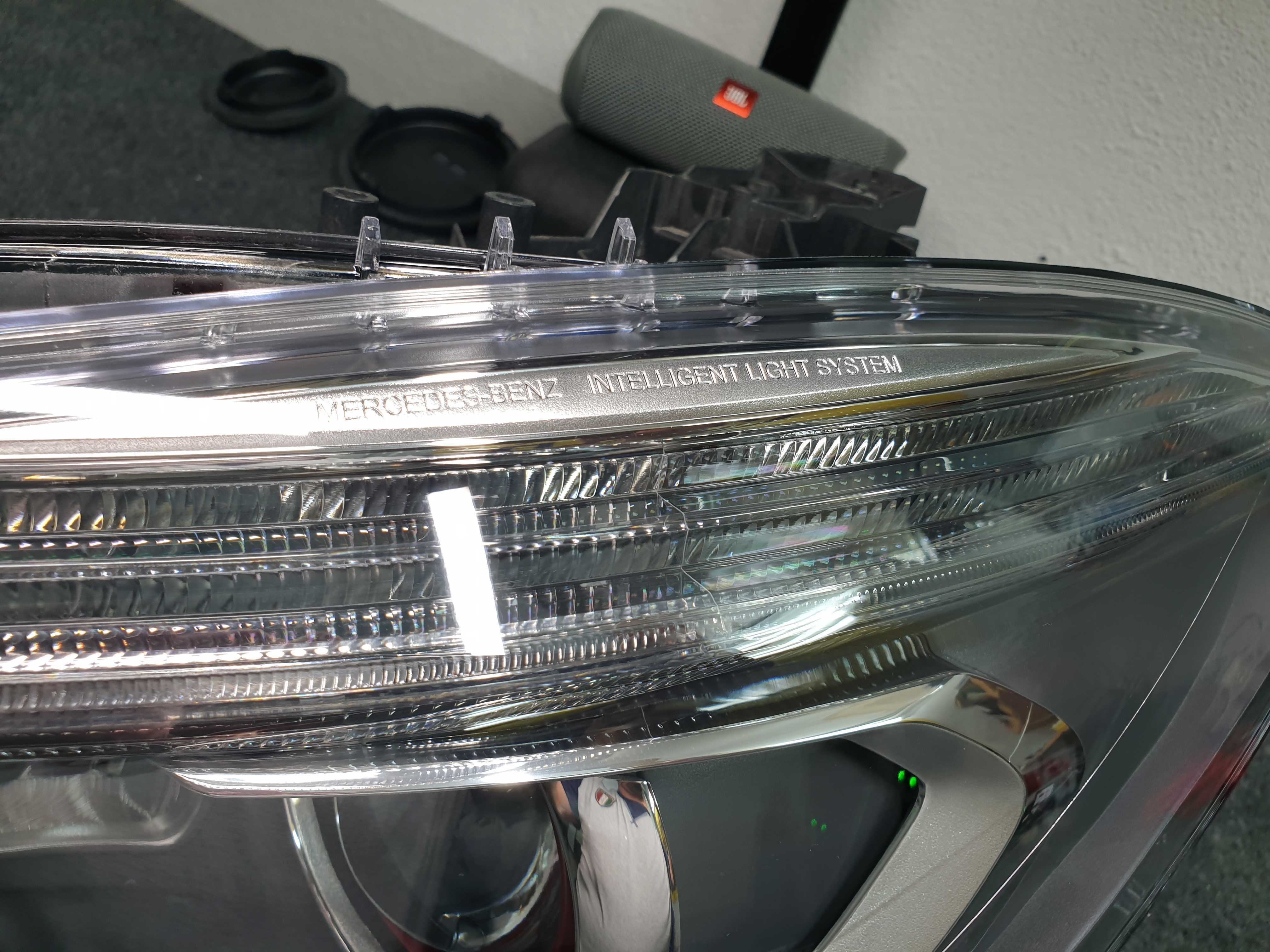 Farol Mercedes CLA W117