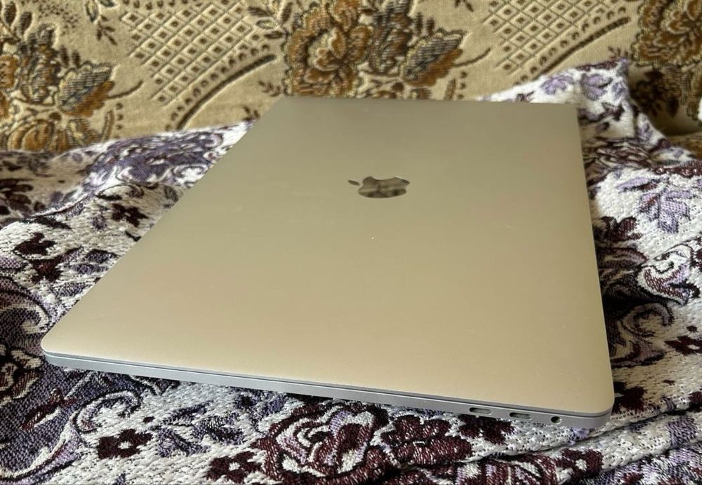Macbook pro 15 2016 touch bar 16/512