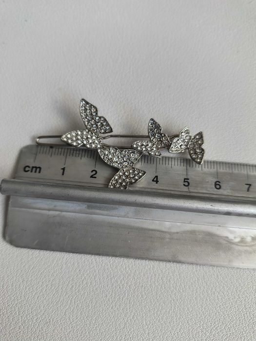 Nowa srebrna spinka do włosów z motylkami