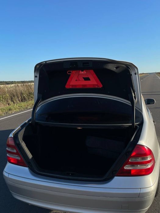 Mercedes c 180.