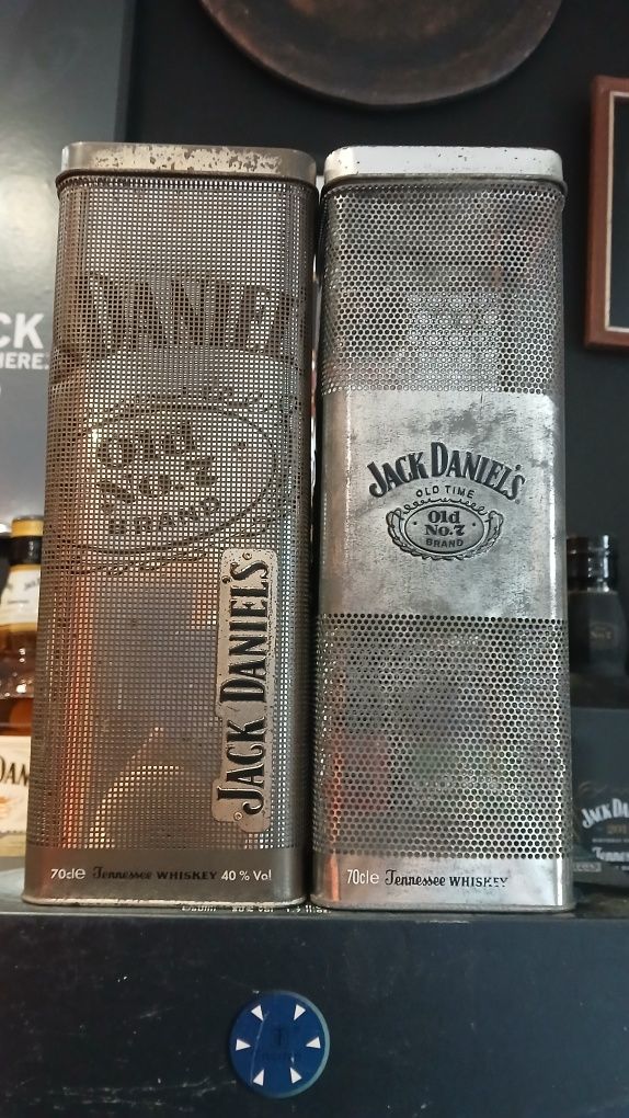Latas vazias de jack daniels