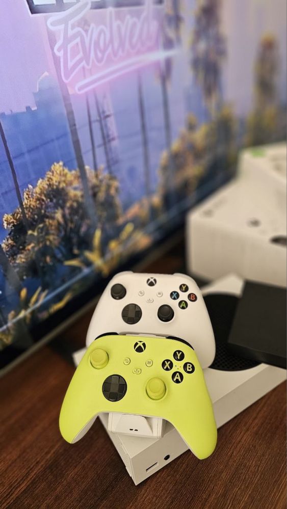 Xbox Series S+ 2 pady + stacja ładująca + Seagate Game Drive 4TB