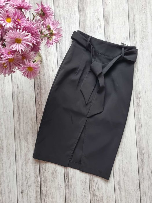 Юбка карандаш чёрная классическая на худенькую девушку