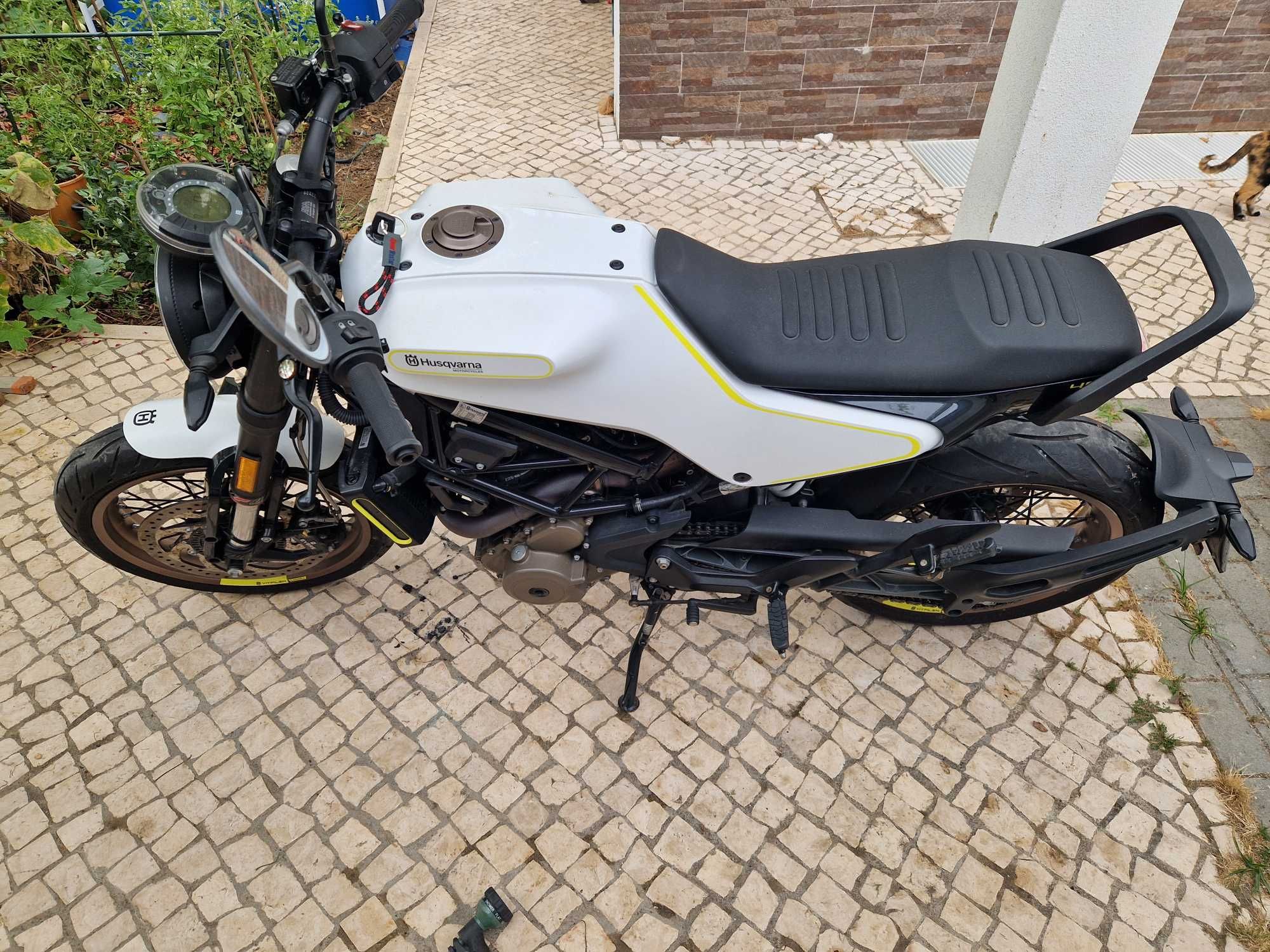 Husqvarna Vitpilen 401 poucos km