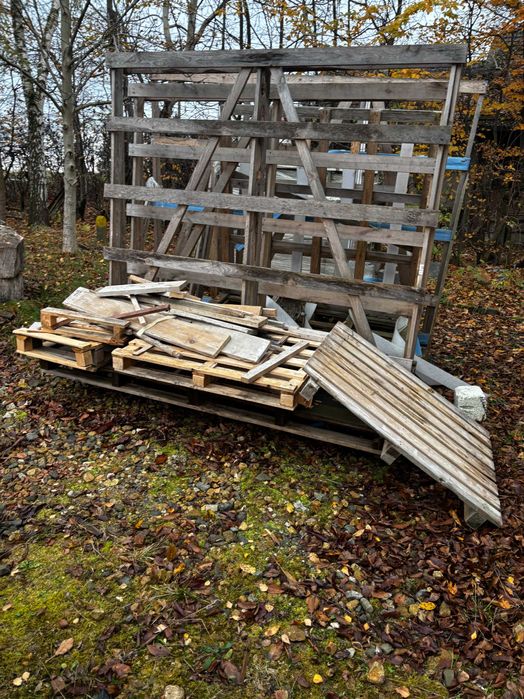 Stare deski stojaki na opał