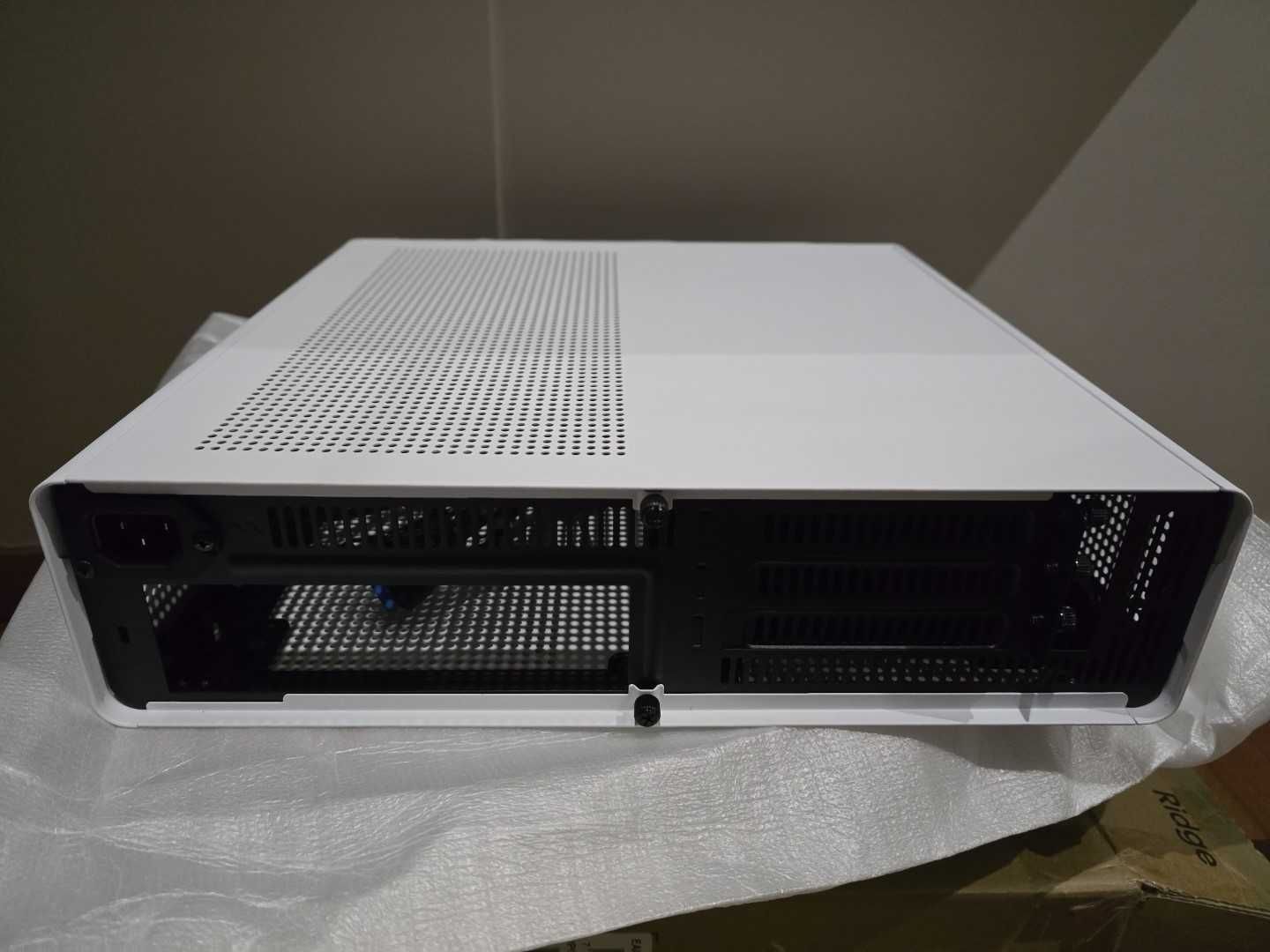 Caixa Fractal Design Ridge Mini-ITX USB 3.0 com Riser PCIe 4.0 Branca