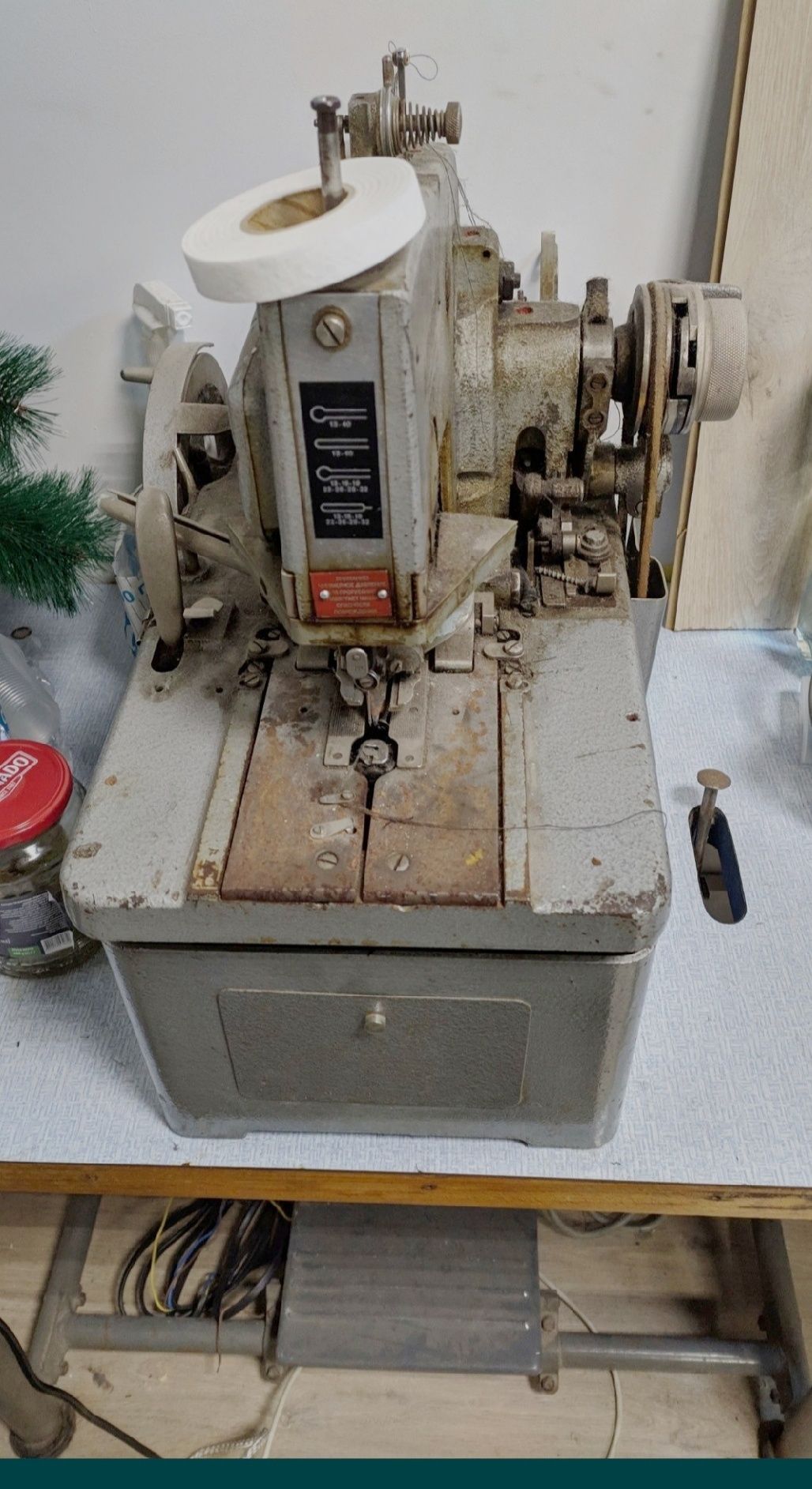 Петельная машина глазковая Minerva 62761-R2 со столом