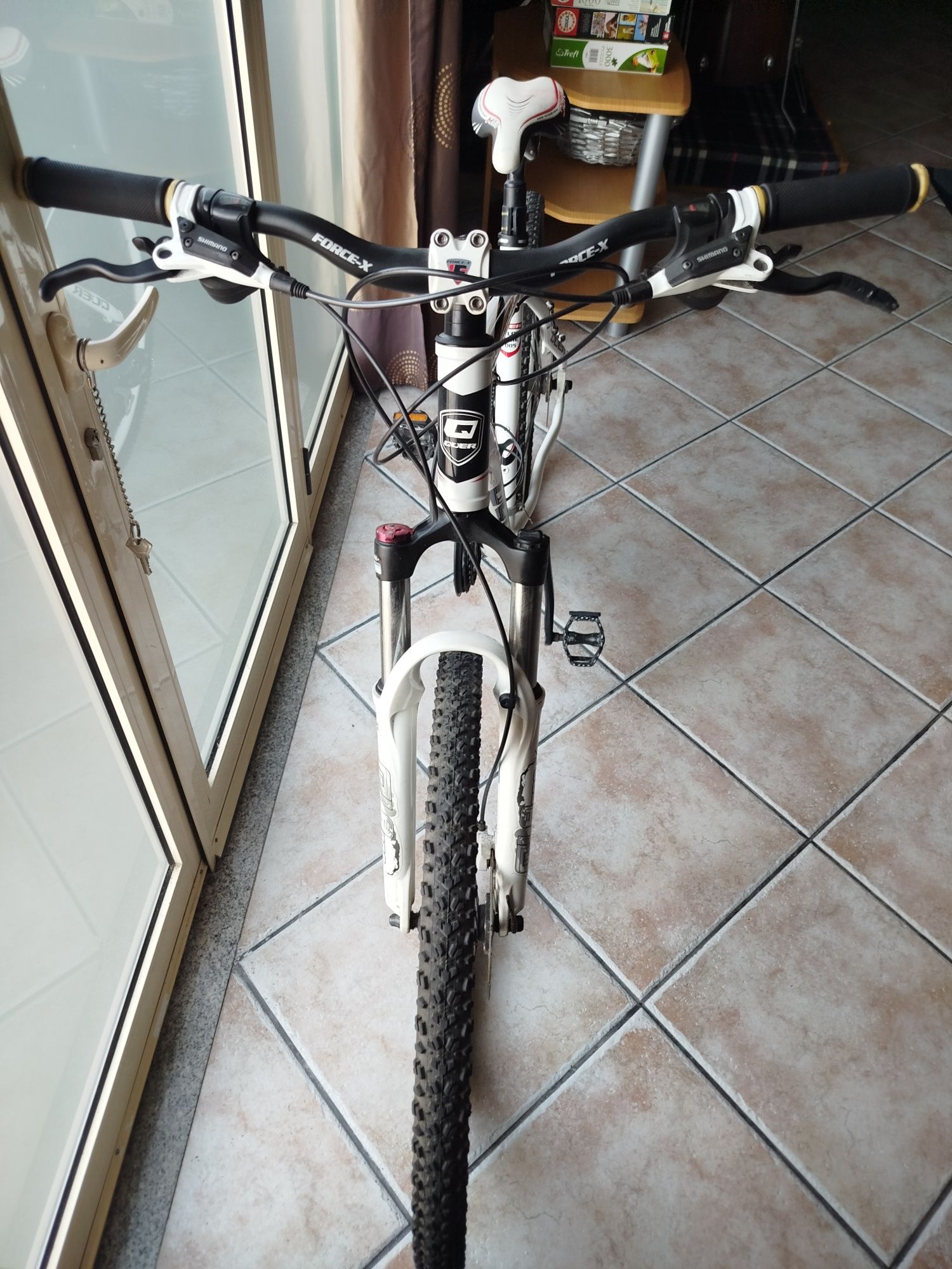 BTT com suspensão em bom estado
