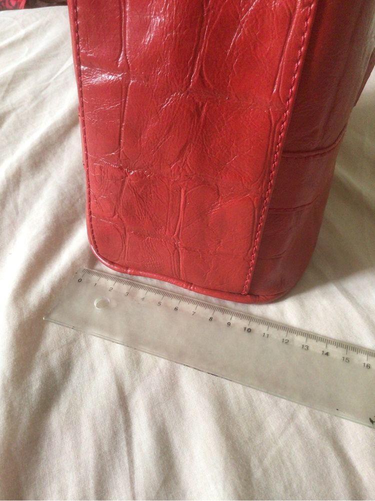 Фирменная женская сумка Fiorelli красного цвета