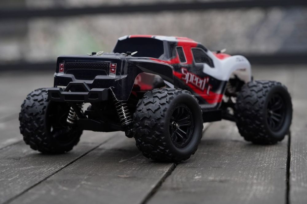 RC Машинка для дрифта и прыжков – скоростной монстр 4WD с мощным мотор