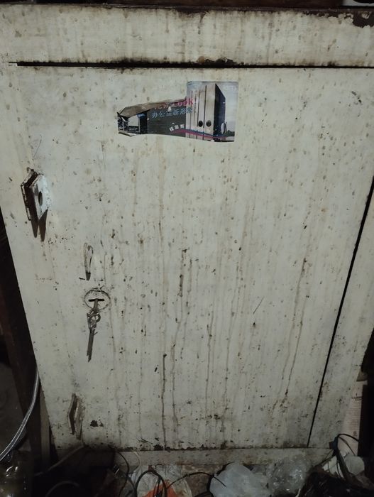 Продам сейф металлический