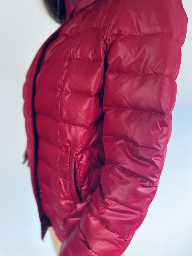 Czerwona kurtka puchowa XL Mango z kapturem jenot futro naturalne