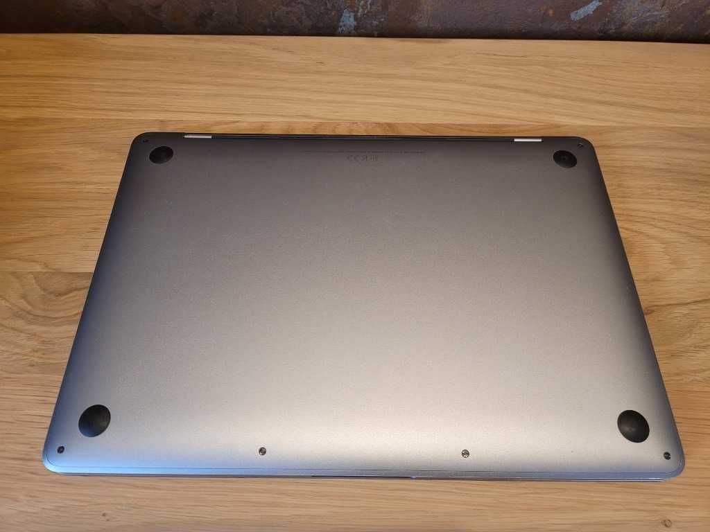 MacBook Pro 8GB  RAM i dysk 256GB 2017