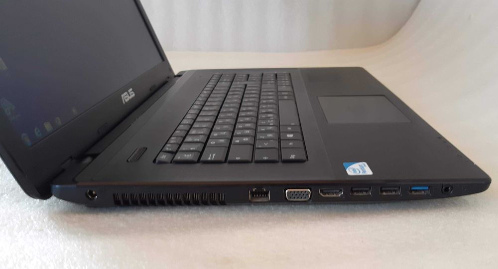 Ноутбук Asus F75A (X75A). Екран 17.3"