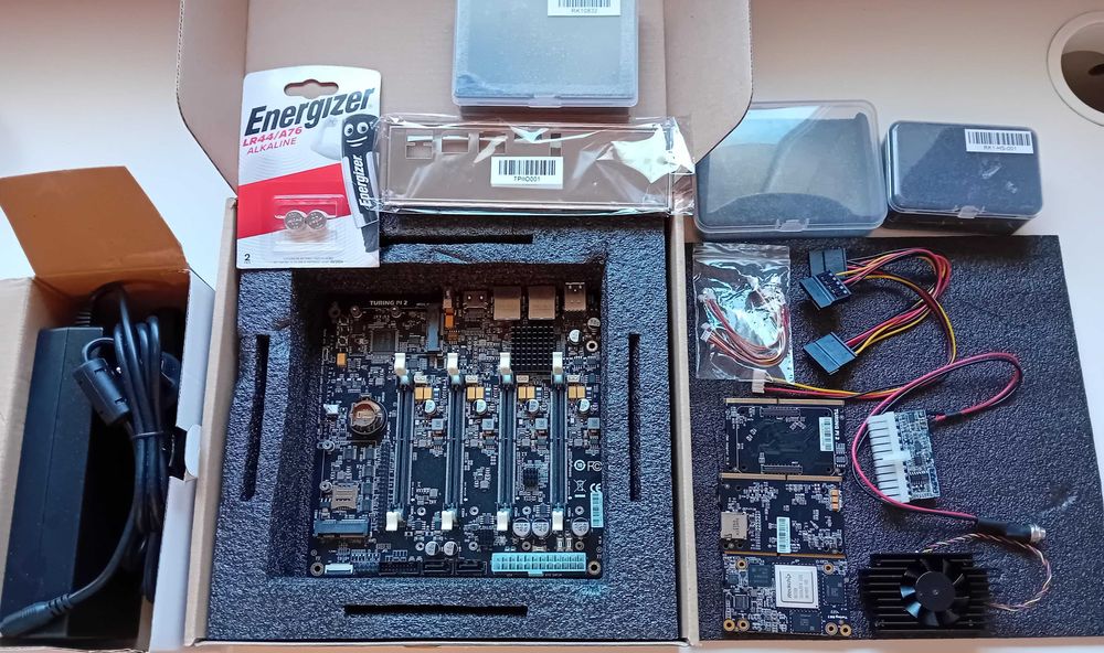 Zestaw Turing Pi 2 z RK1 8GB i dodatkami - stan nowy
