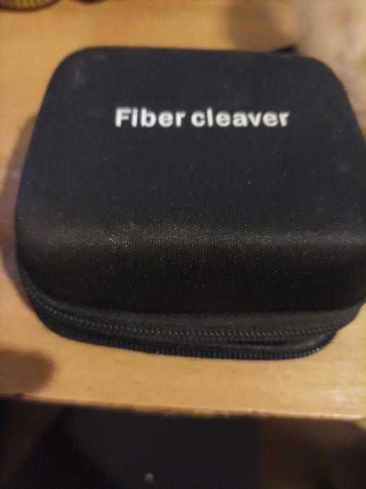 Скалыватель оптоволокна