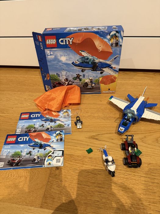 LEGO City 60208 – Napad na spadochronie