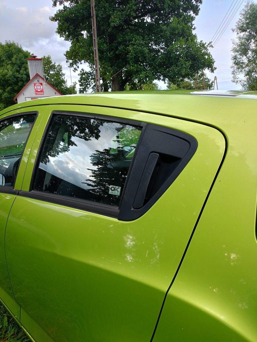 Chevrolet Spark samochód osobowy