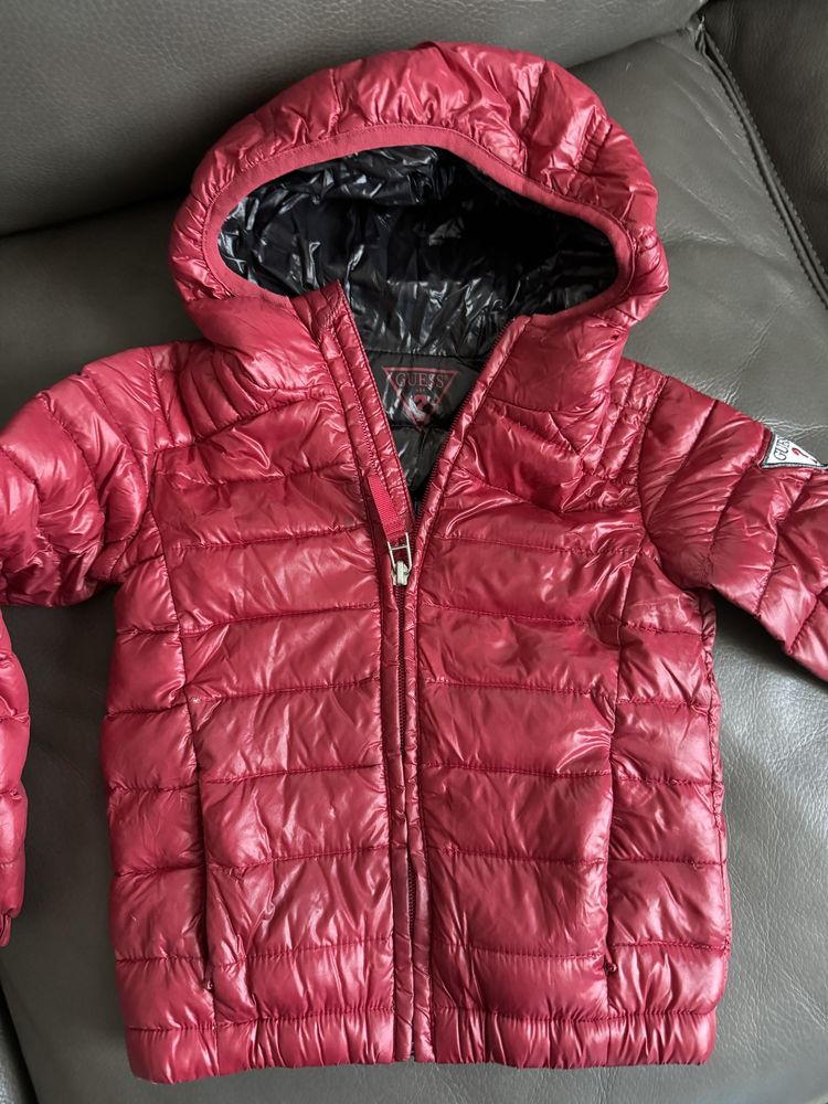 Продам детскую куртку Guess (унисекс)