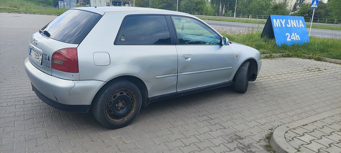 Audi a3 8l 1.6 akl na chodzie Jeździ Skręca Hamuje