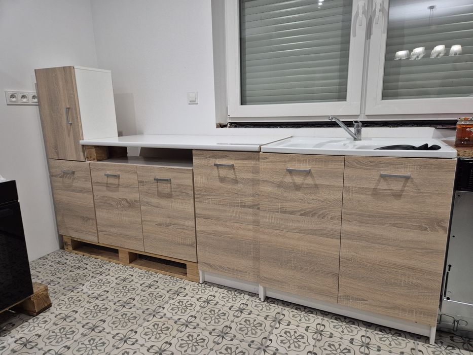 Kuchnia tymczasowa, meble kuchenne, zlew