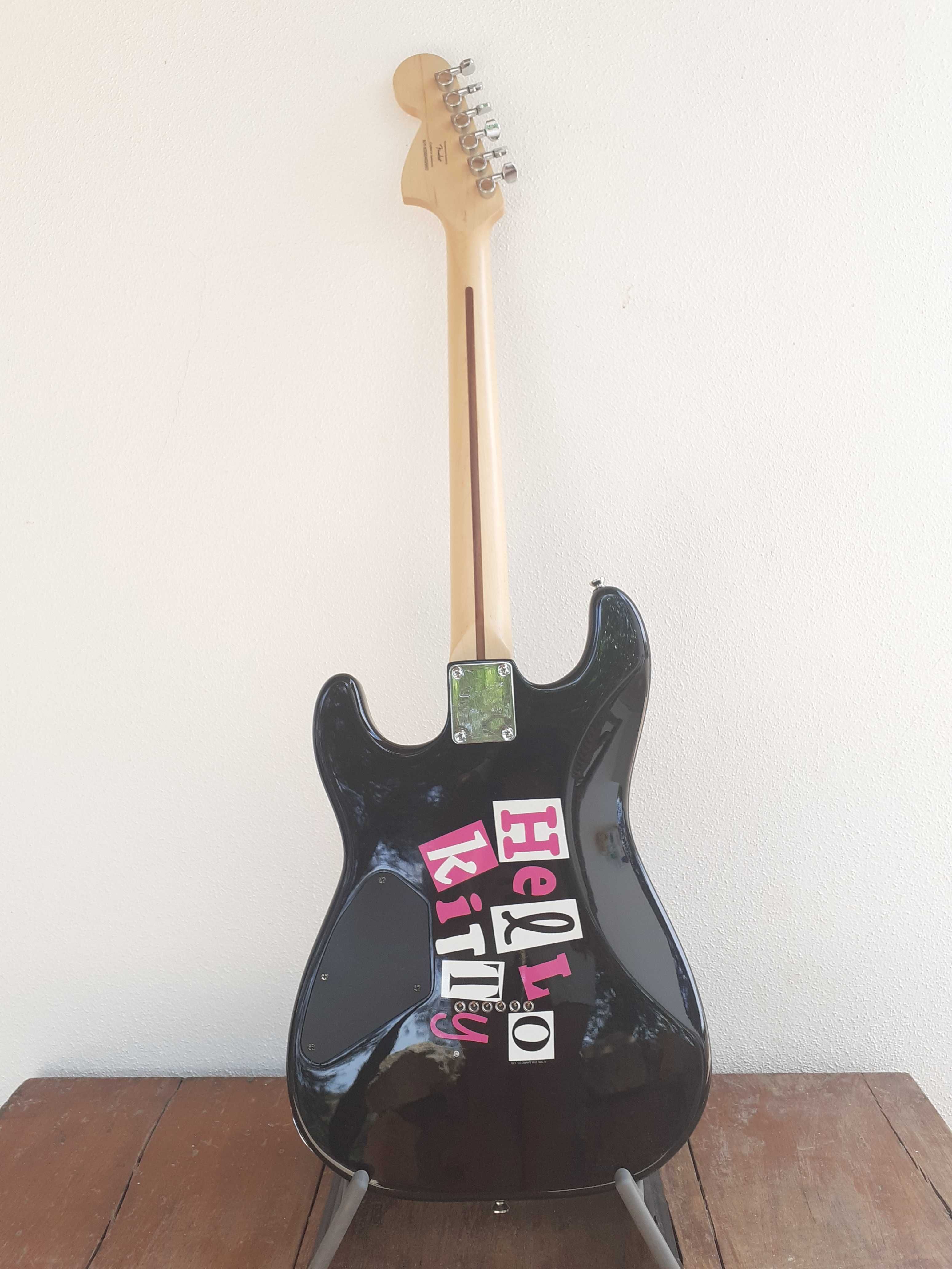 Hello Kitty Fender Stratocaster Squier collector black