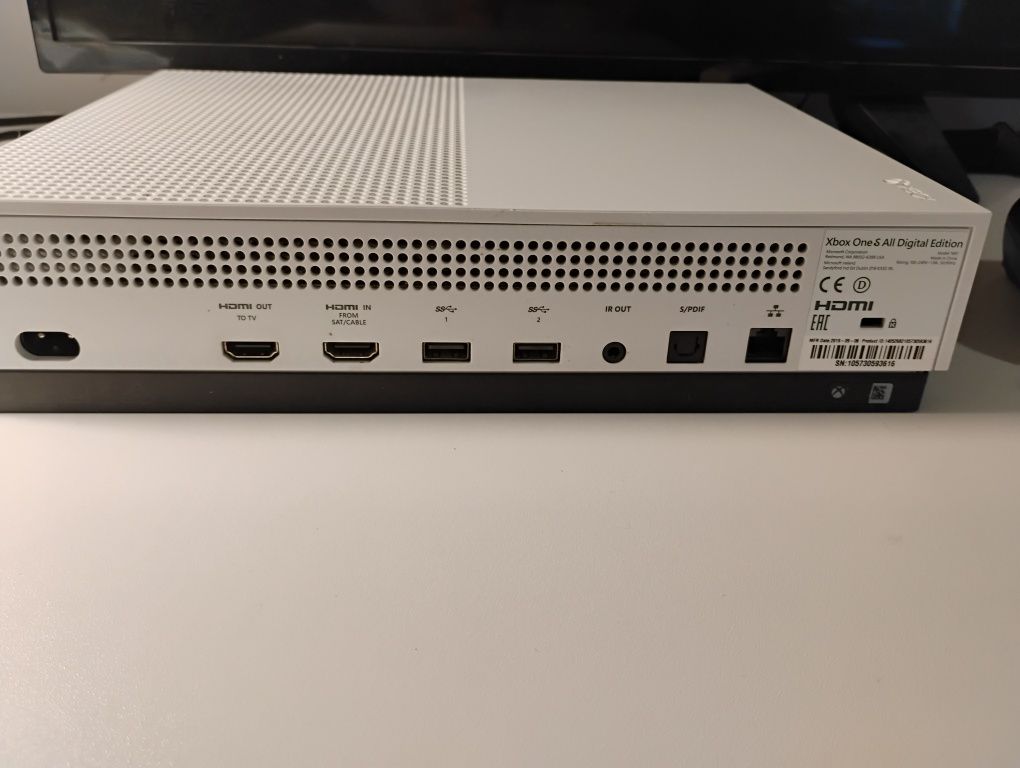 Xbox One S All Digital 1TB + 2 Pady