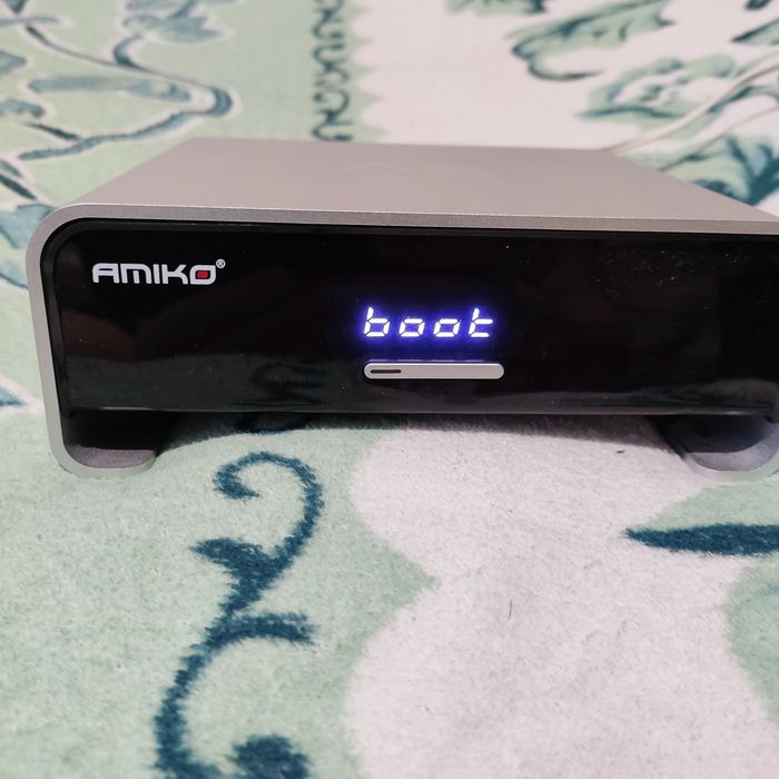 Супутниковий тюнер Amiko