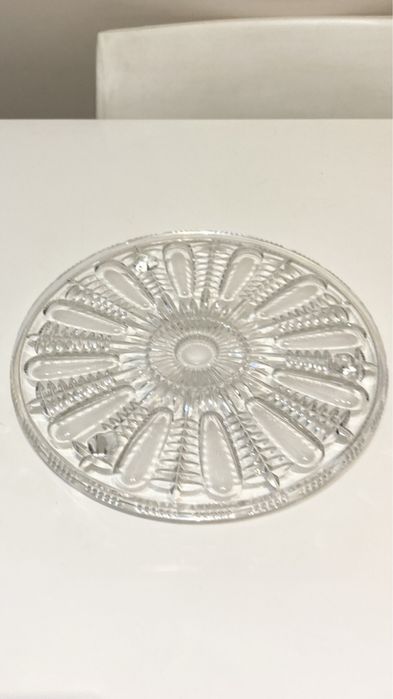 Кришталева тортівниця на ніжках