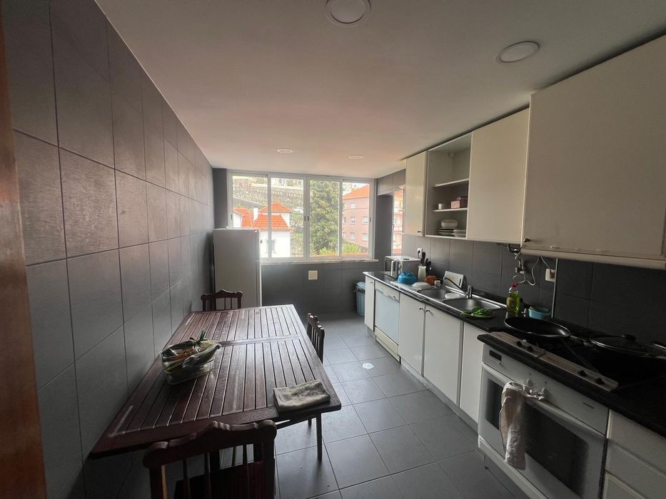 Apartamento T4, 2 casas de banho, para arrendar na Covilhã