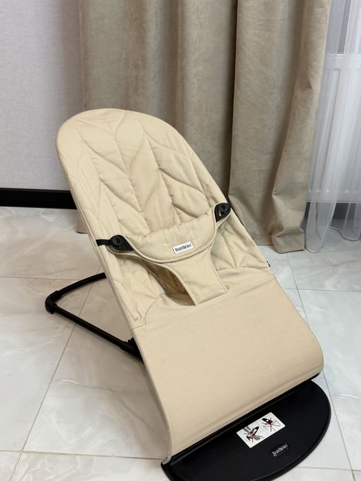 Крісло-шезлонг BabyBjorn Balance Bliss Petal Quilt Sand Grey