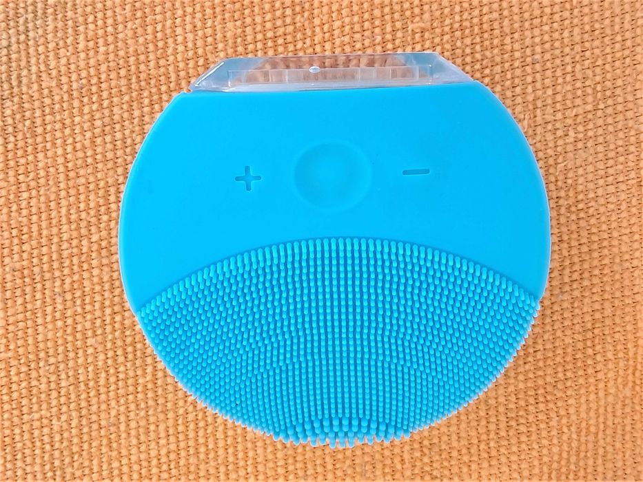 Прибор для массажа и чистки кожи лица Beurer FC 52