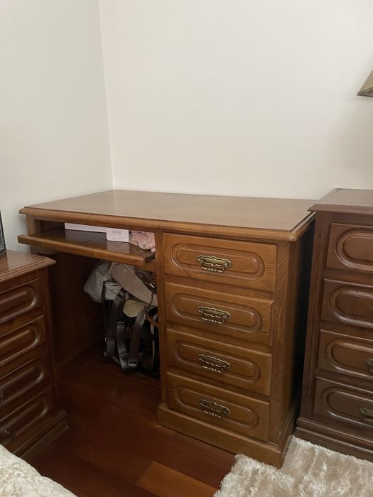 Secretaria de madeira com 4 gavetas