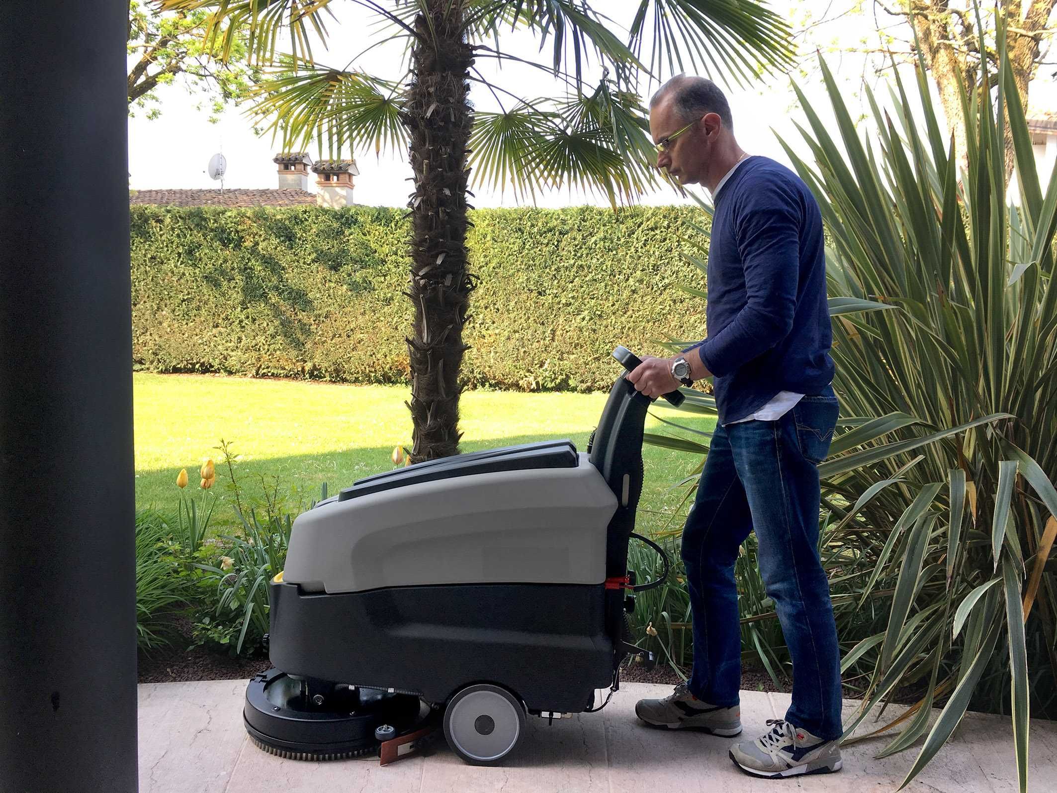 Wynajem Karcher LAVOR Numatic Szorowarka Wypożyczenie myje odsysa