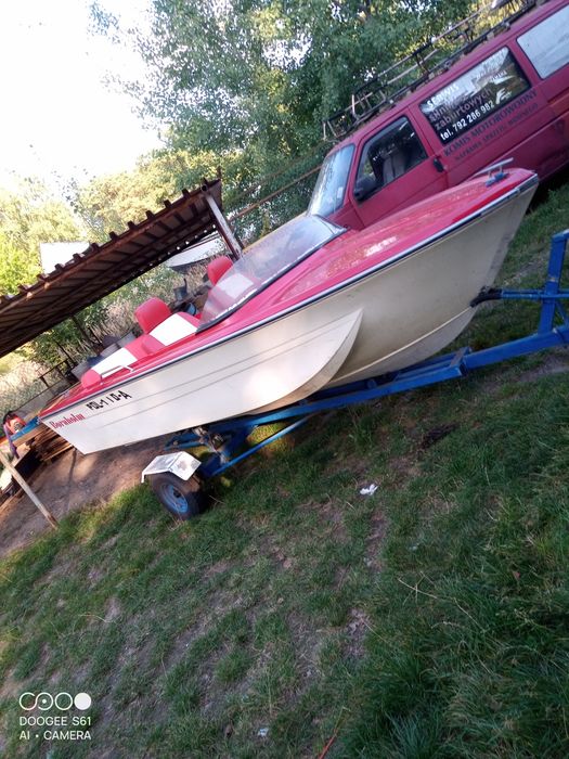 Łódź motorowa jacht motorówka