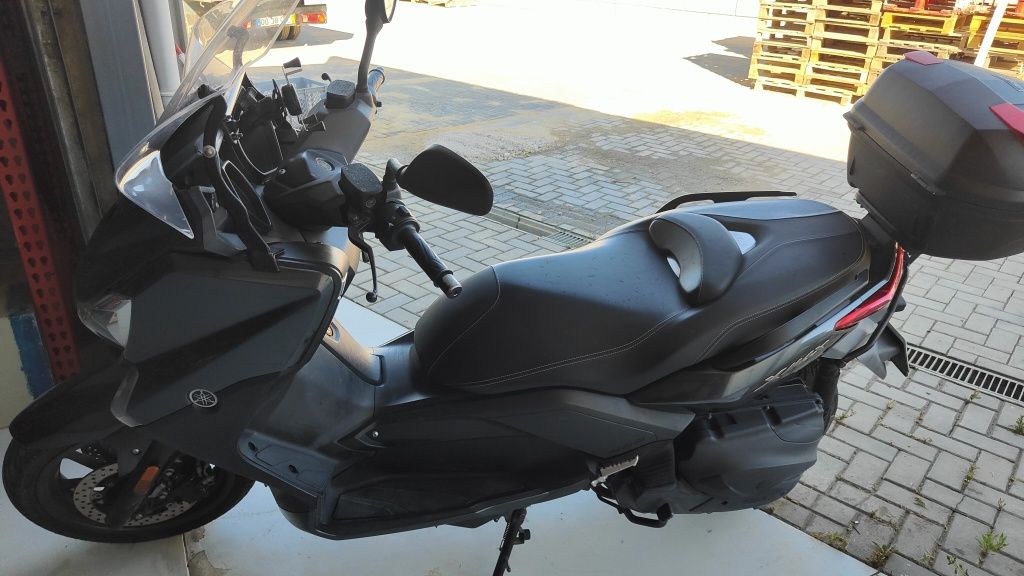 Yamaha x Max 400