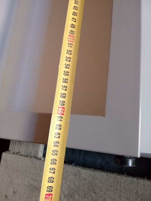 Металеви ношки подстолье.